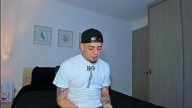 alejandro calderon1 online show from December 19, 4:27 am