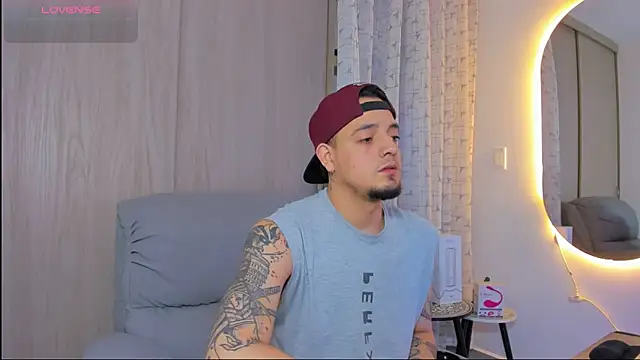 Snapshot of alejandro_calderon1 chatting on November 17, 5:00 am alejandro calderon1 online show from November 17, 5:00 am