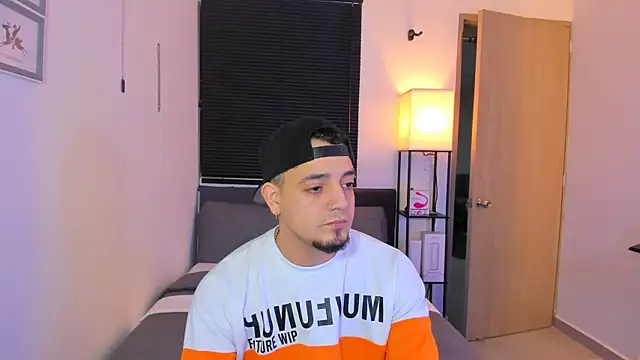 alejandro calderon1 online show from April 16, 5:19 am