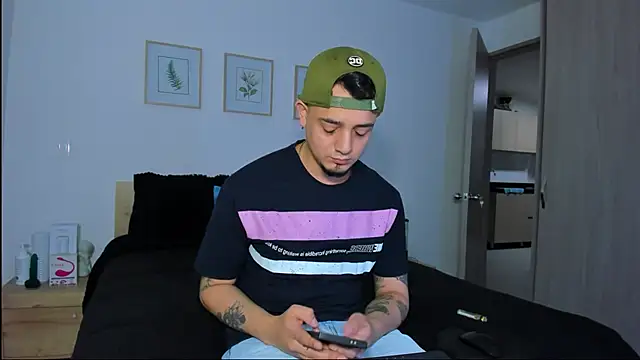 alejandro calderon1 online show from December 21, 2:03 am