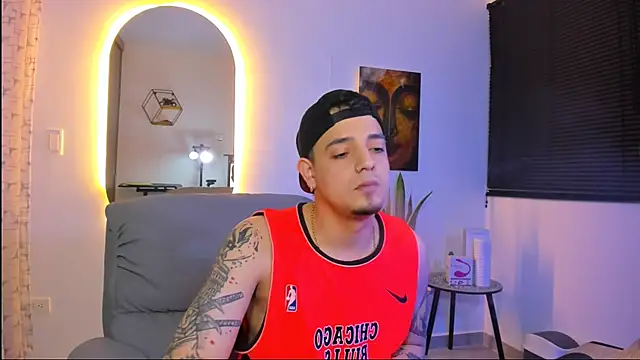 alejandro calderon1 online show from February 25, 5:07 am