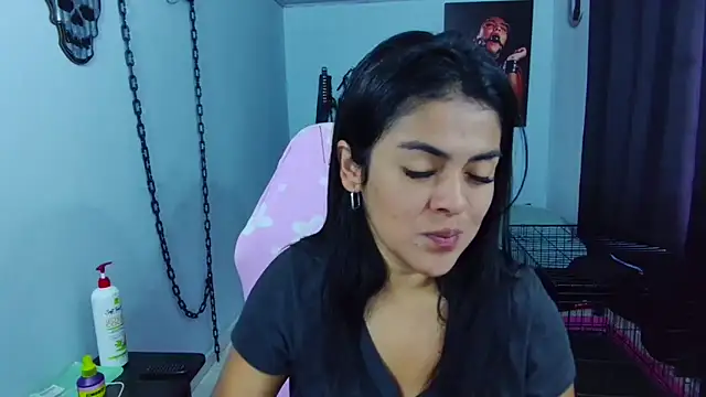 Snapshot of Hannah-grace chatting on February 19, 12:11 pm Hannah-grace online show from February 19, 12:11 pm