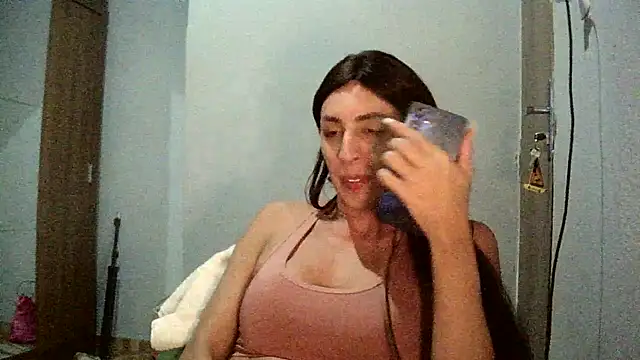 Snapshot of AlexiaDuucan chatting on October 9, 2:12 am AlexiaDuucan online show from October 9, 2:12 am