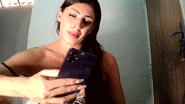 Snapshot of AlexiaDuucan chatting on September 22, 1:39 pm AlexiaDuucan online show from September 22, 1:39 pm