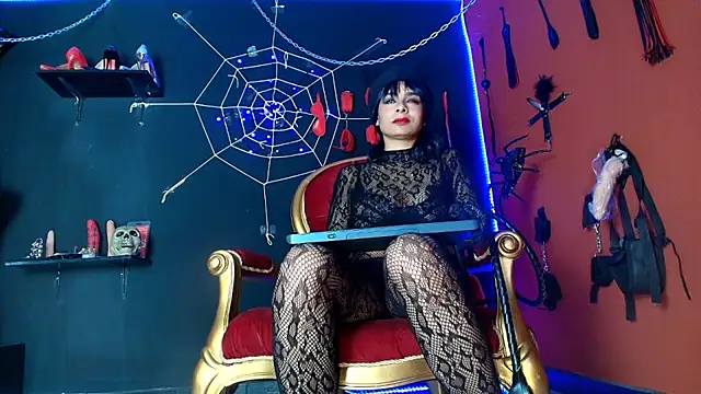 Snapshot of amy-mistress chatting on October 24, 9:58 pm amy-mistress online show from October 24, 9:58 pm