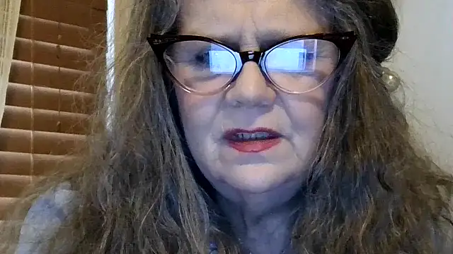 Snapshot of DestineeLoverGirl chatting on December 5, 2:04 pm DestineeLoverGirl online show from December 5, 2:04 pm