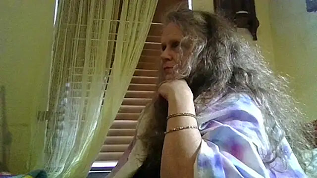 Snapshot of DestineeLoverGirl chatting on June 18, 2:00 pm DestineeLoverGirl online show from June 18, 2:00 pm