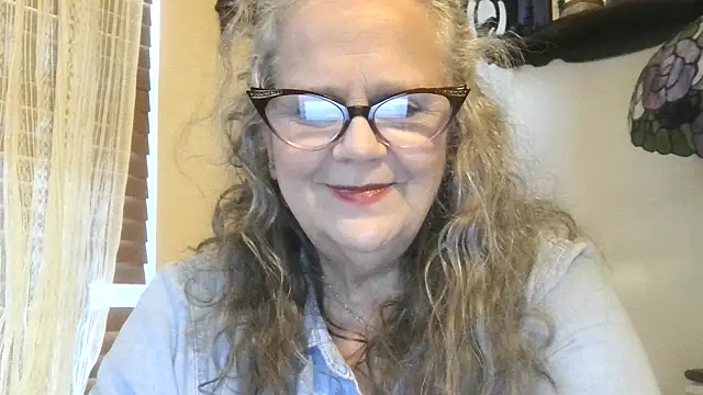 Snapshot of DestineeLoverGirl chatting on November 11, 1:50 pm DestineeLoverGirl online show from November 11, 1:50 pm