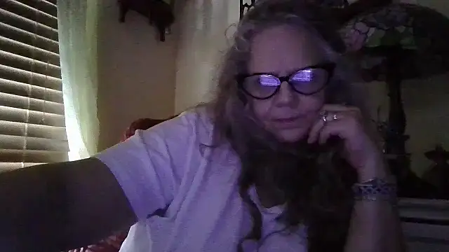 Snapshot of DestineeLoverGirl chatting on April 18, 1:02 pm DestineeLoverGirl online show from April 18, 1:02 pm