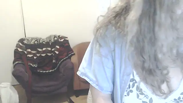 Snapshot of DestineeLoverGirl chatting on November 4, 2:10 pm DestineeLoverGirl online show from November 4, 2:10 pm