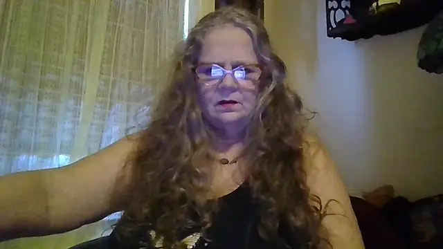 Snapshot of DestineeLoverGirl chatting on July 24, 11:28 am DestineeLoverGirl online show from July 24, 11:28 am