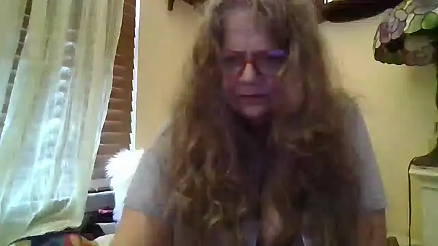 Snapshot of DestineeLoverGirl chatting on March 27, 2:07 pm DestineeLoverGirl online show from March 27, 2:07 pm