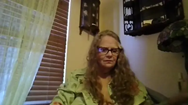 Snapshot of DestineeLoverGirl chatting on December 1, 4:30 pm DestineeLoverGirl online show from December 1, 4:30 pm