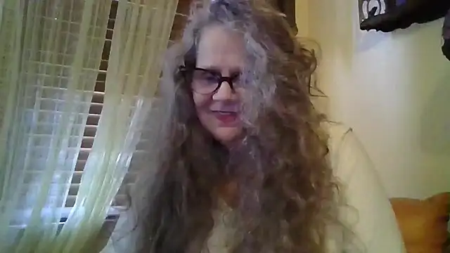 Snapshot of DestineeLoverGirl chatting on November 20, 3:56 pm DestineeLoverGirl online show from November 20, 3:56 pm