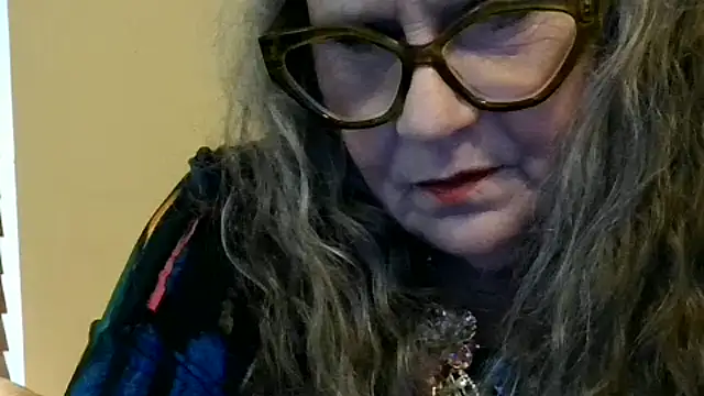 Snapshot of DestineeLoverGirl chatting on December 4, 2:38 pm DestineeLoverGirl online show from December 4, 2:38 pm