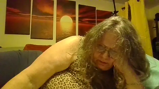 Snapshot of DestineeLoverGirl chatting on June 17, 1:21 pm DestineeLoverGirl online show from June 17, 1:21 pm