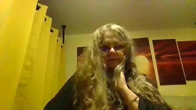 Snapshot of DestineeLoverGirl chatting on June 19, 9:59 am DestineeLoverGirl online show from June 19, 9:59 am
