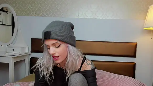 Snapshot of KatniseBabe chatting on September 24, 6:53 am KatniseBabe online show from September 24, 6:53 am
