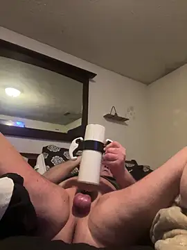 Snapshot of twotonetommyme chatting on February 2, 8:57 am twotonetommyme online show from February 2, 8:57 am