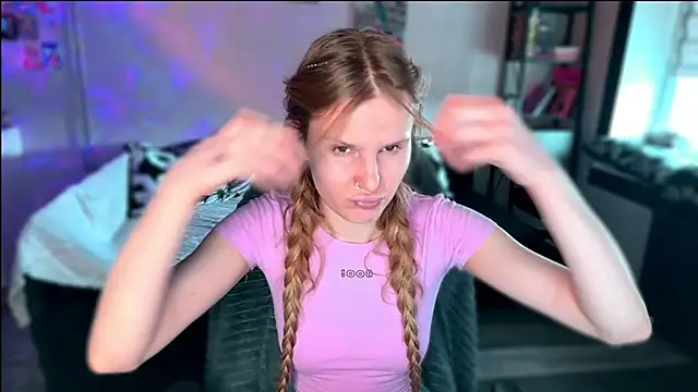 Chanel Gill online show from February 22, 11:01 am