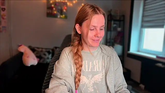 Snapshot of Chanel_Gill chatting on December 16, 7:56 am Chanel Gill online show from December 16, 7:56 am