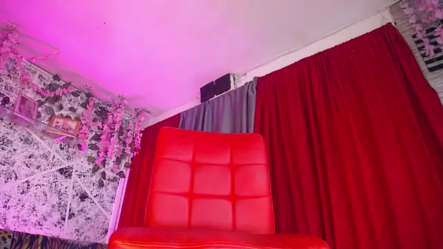 Snapshot of hornytsblonde chatting on July 19, 2:03 pm hornytsblonde online show from July 19, 2:03 pm