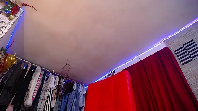 hornytsblonde online show from December 18, 2:10 pm