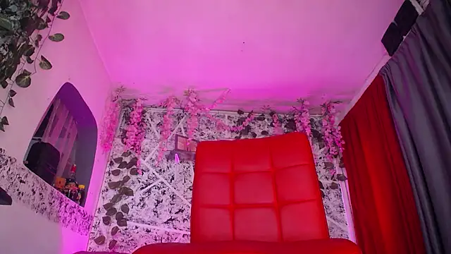 Snapshot of hornytsblonde chatting on July 4, 1:59 pm hornytsblonde online show from July 4, 1:59 pm