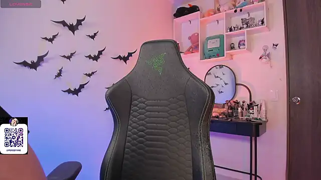 Snapshot of damnliciousss chatting on October 22, 11:58 pm damnliciousss online show from October 22, 11:58 pm