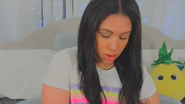 MeghanXO online show from March 22, 1:01 pm