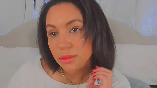 MeghanXO online show from January 11, 3:30 pm