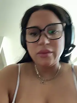 Snapshot of MeghanXO chatting on October 6, 2:18 pm MeghanXO online show from October 6, 2:18 pm