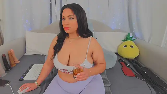 MeghanXO online show from March 1, 12:43 am