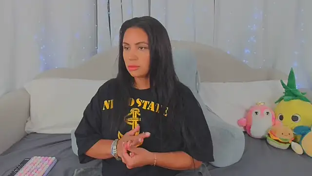 MeghanXO online show from July 25, 2:45 pm