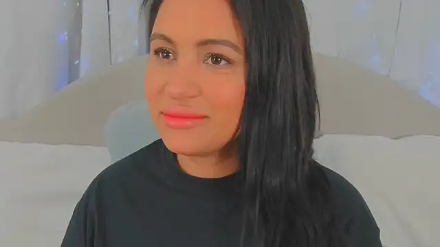 MeghanXO online show from March 7, 3:39 pm