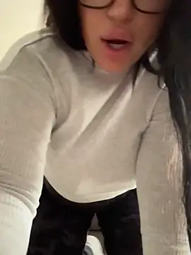 Snapshot of MeghanXO chatting on November 25, 3:23 pm MeghanXO online show from November 25, 3:23 pm