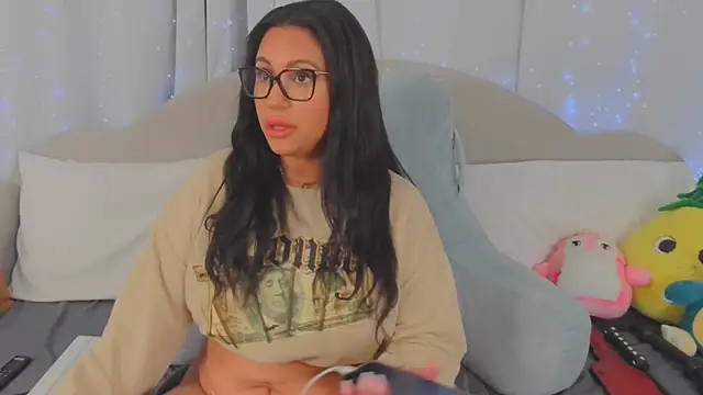 MeghanXO online show from May 21, 2:36 pm