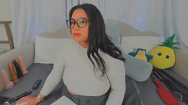 MeghanXO online show from March 19, 1:22 pm