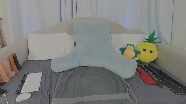 MeghanXO online show from March 17, 1:19 am