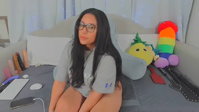 MeghanXO online show from April 21, 2:01 pm