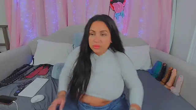 Snapshot of MeghanXO chatting on March 2, 1:09 pm MeghanXO online show from March 2, 1:09 pm