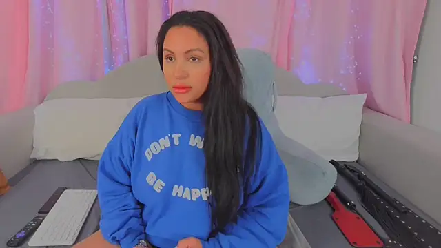 Snapshot of MeghanXO chatting on November 19, 3:28 am MeghanXO online show from November 19, 3:28 am