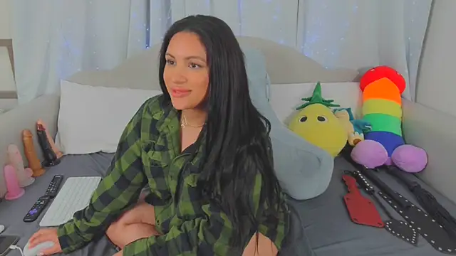 MeghanXO online show from April 19, 6:10 pm