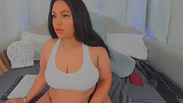 MeghanXO online show from February 5, 2:35 pm