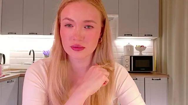 Veronika Mitchel online show from March 31, 4:20 pm