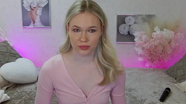 Veronika Mitchel online show from March 18, 2:50 pm