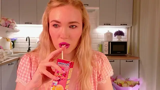 Veronika Mitchel online show from November 29, 3:01 pm