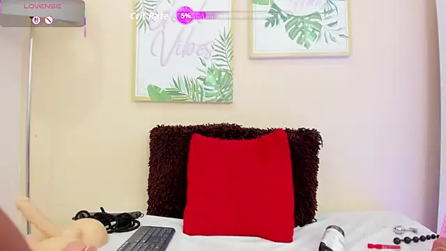 Snapshot of pameela_brown chatting on October 11, 4:02 am pameela brown online show from October 11, 4:02 am