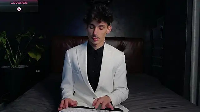 DanielCrush1 online show from November 10, 2:22 pm