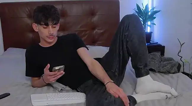 Snapshot of DanielCrush1 chatting on February 13, 12:11 pm DanielCrush1 online show from February 13, 12:11 pm